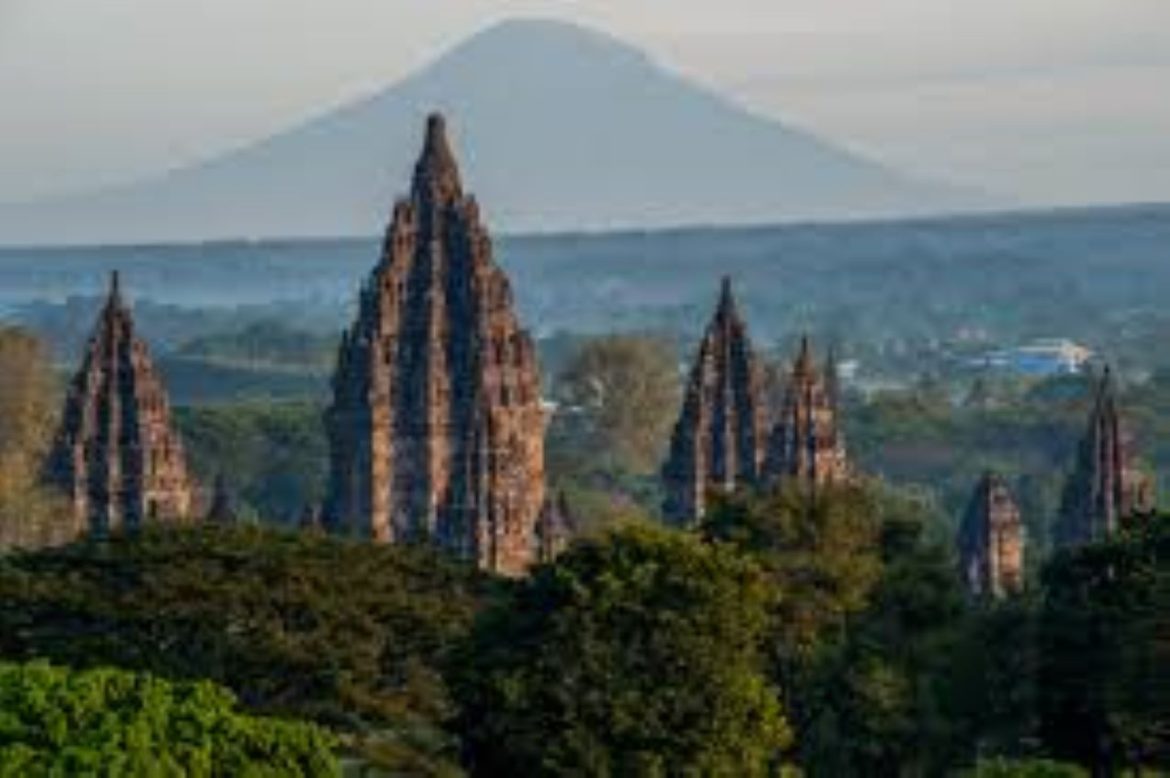 Ilustrasi Candi Prambanan.