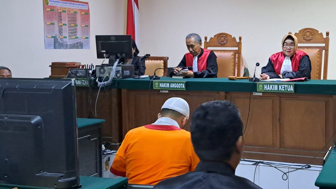 Aipda Robig Zaenudin mengikuti sidang dakwaan di PN Semarang