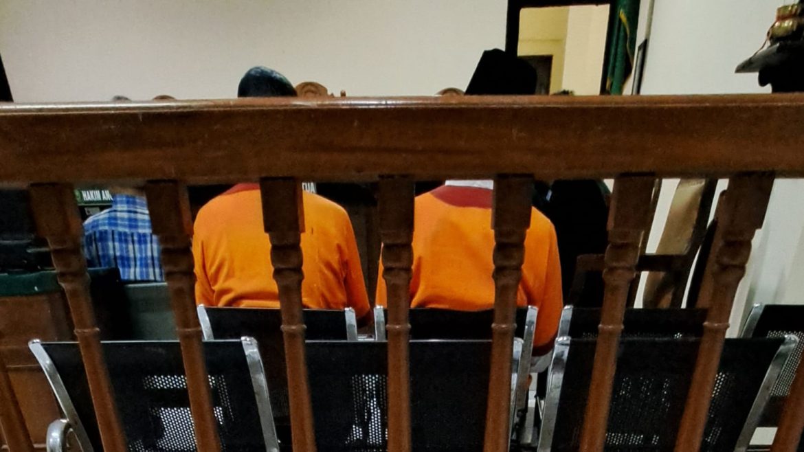 Anggota polisi Junaedy dan seorang swasta menjalani sidang kasus judi sabung ayam di PN Semarang