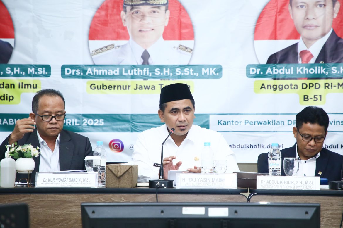 Wagub Jateng, Taj Yasin menghadiri diskusi membahas isu pemekaran wilayah.