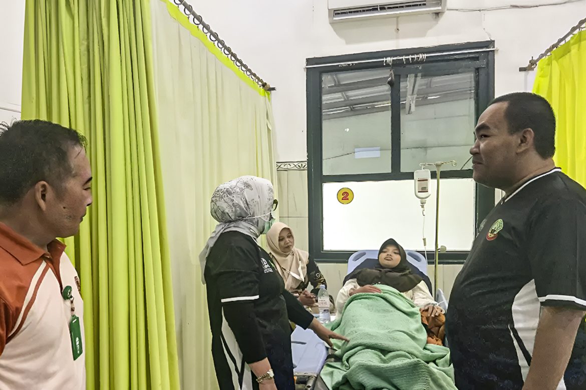 Bupati dan Wakil Bupati Blora Jenguk Siswa Korban Keracunan MBG
